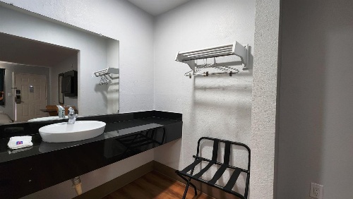 Motel 6-Webster, TX - Houston - Nasa Lake image 3